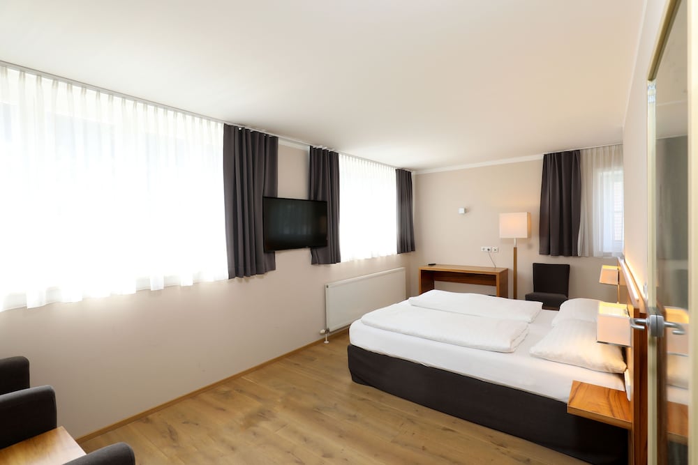 Jedermann Hotel 9/50