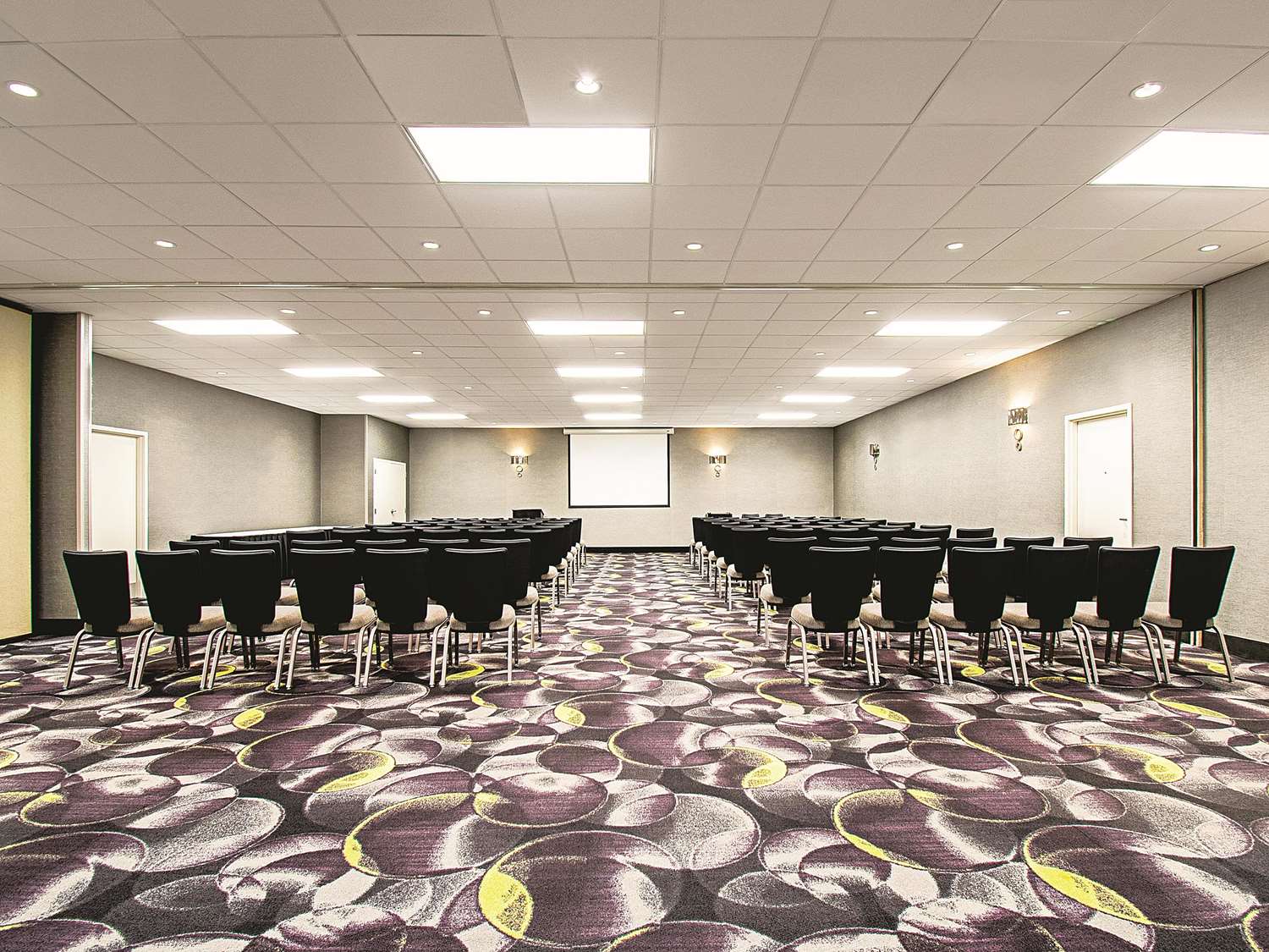 La Quinta Inn & Suites by Wyndham Cincinnati Sharonville 35/45