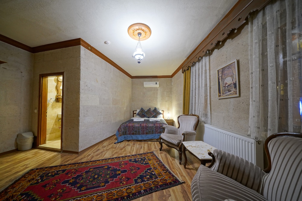 Arch Palace Hotel 36/49