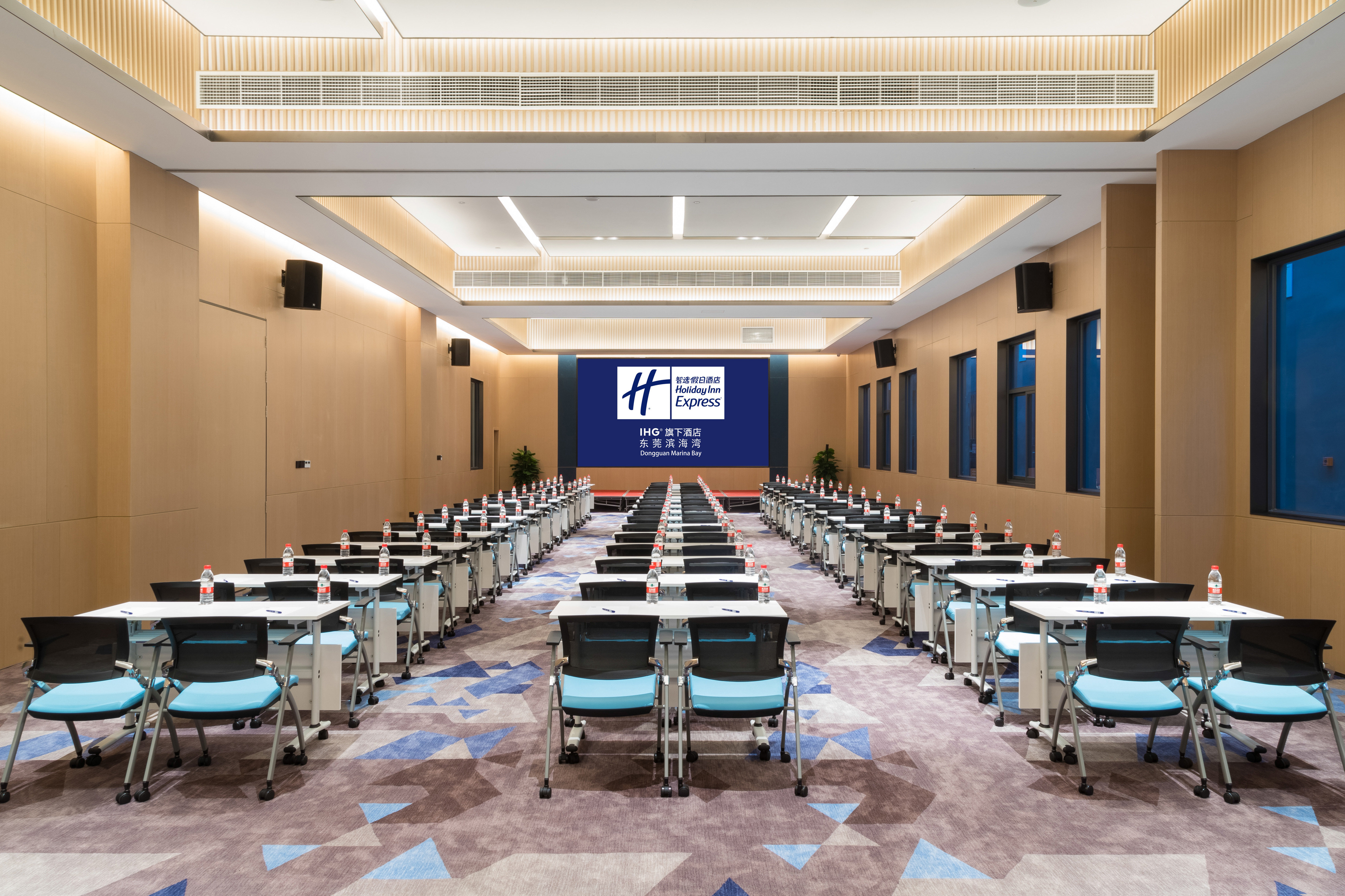 Holiday Inn Express Dongguan Marina Bay 48/58
