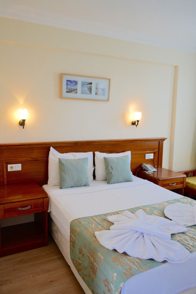 UNSAL HOTEL 19/45