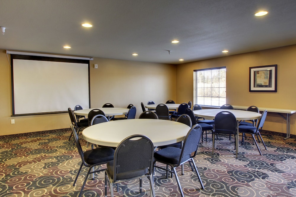 Cobblestone Inn &amp; Suites -- Hartington, NE 34/39