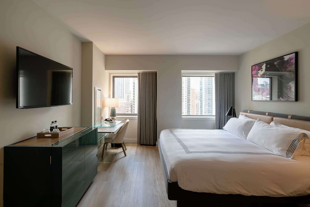 ROOM, KING BED