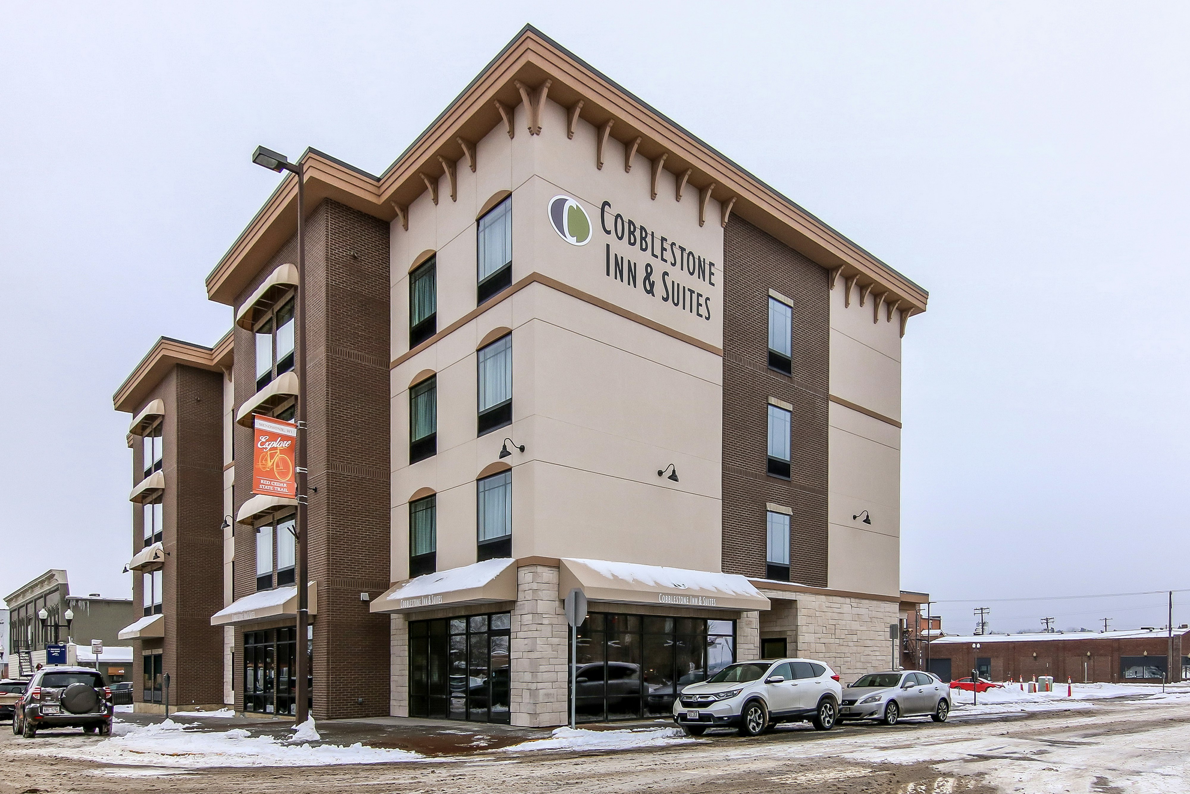 Cobblestone Inn & Suites at UW Stout Downtown Menomonie 2/54