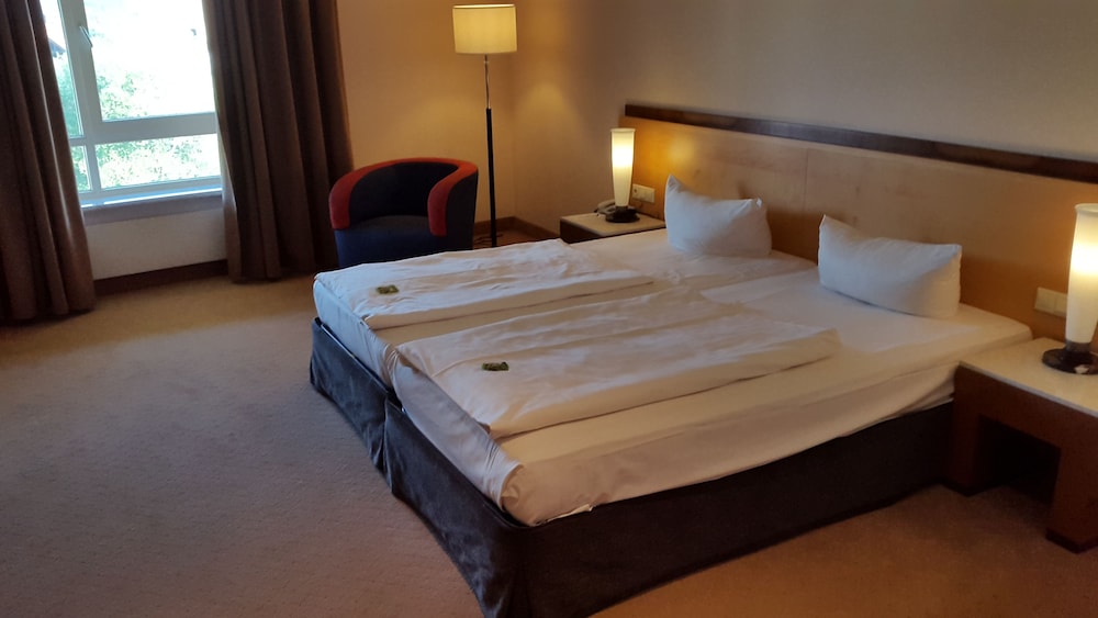 Sorat Insel-Hotel Regensburg 7/50