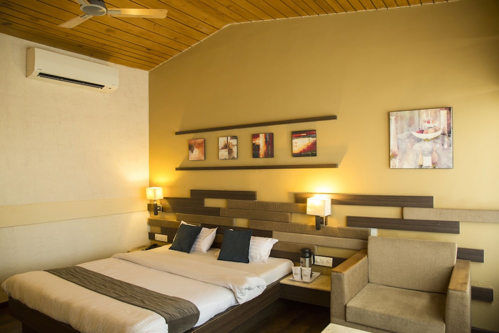 Hotel Mount Regency 33/67