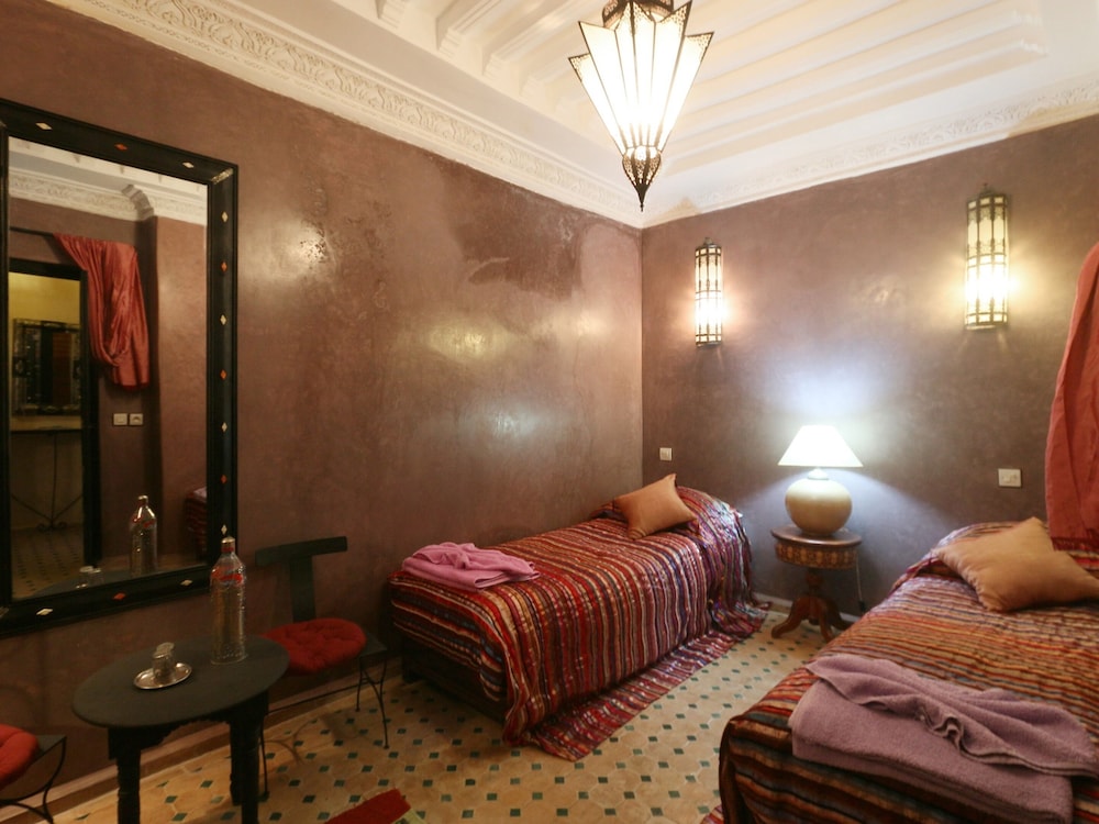 ROOM, DOUBLE OR TWIN BED, PRIVATE BATHROOM