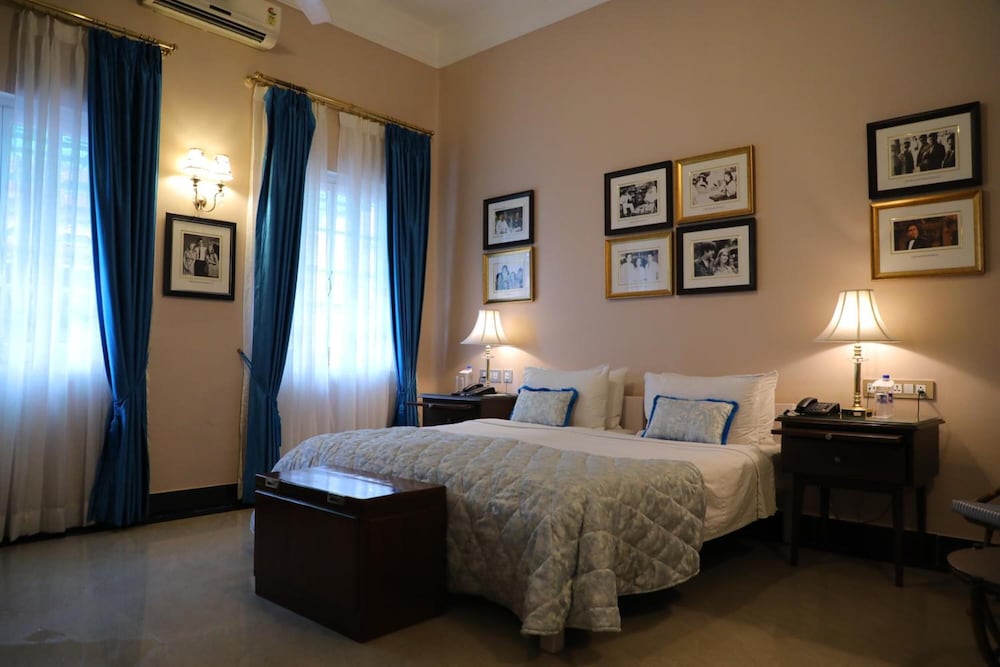 The Elgin Fairlawn Kolkata 25/60