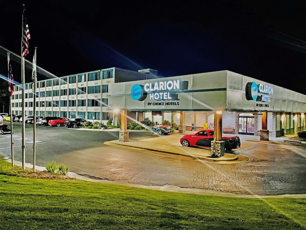 Clarion Hotel Conference Center Maggie Valley NC 24/32