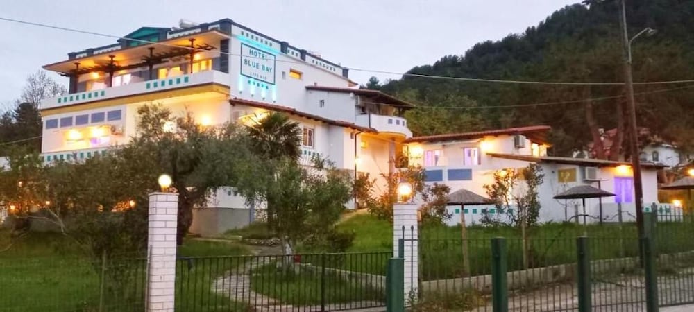 Blue Bay Beach Hotel 4/50