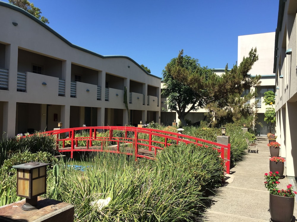 Mikado Hotel 7/40