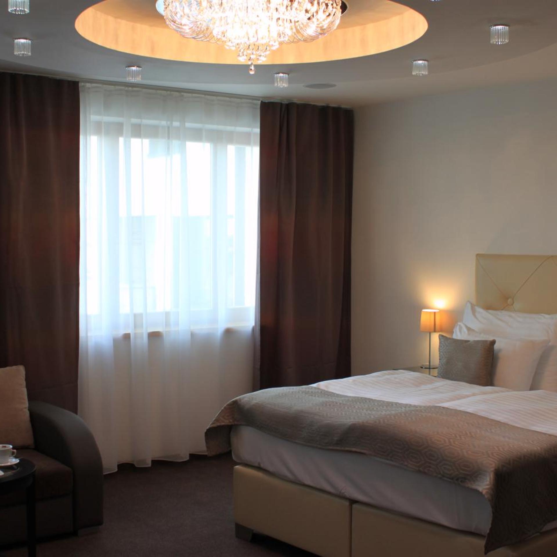 DELUXE, DOUBLE BED