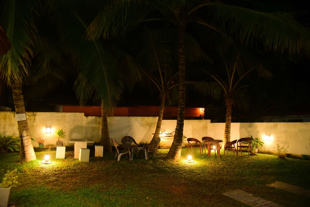White Villa Airport Transit Hotel 40/45