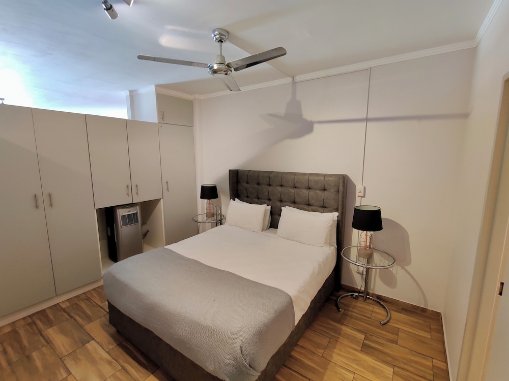 Midtown Rentals At The Four Seasons 14/38