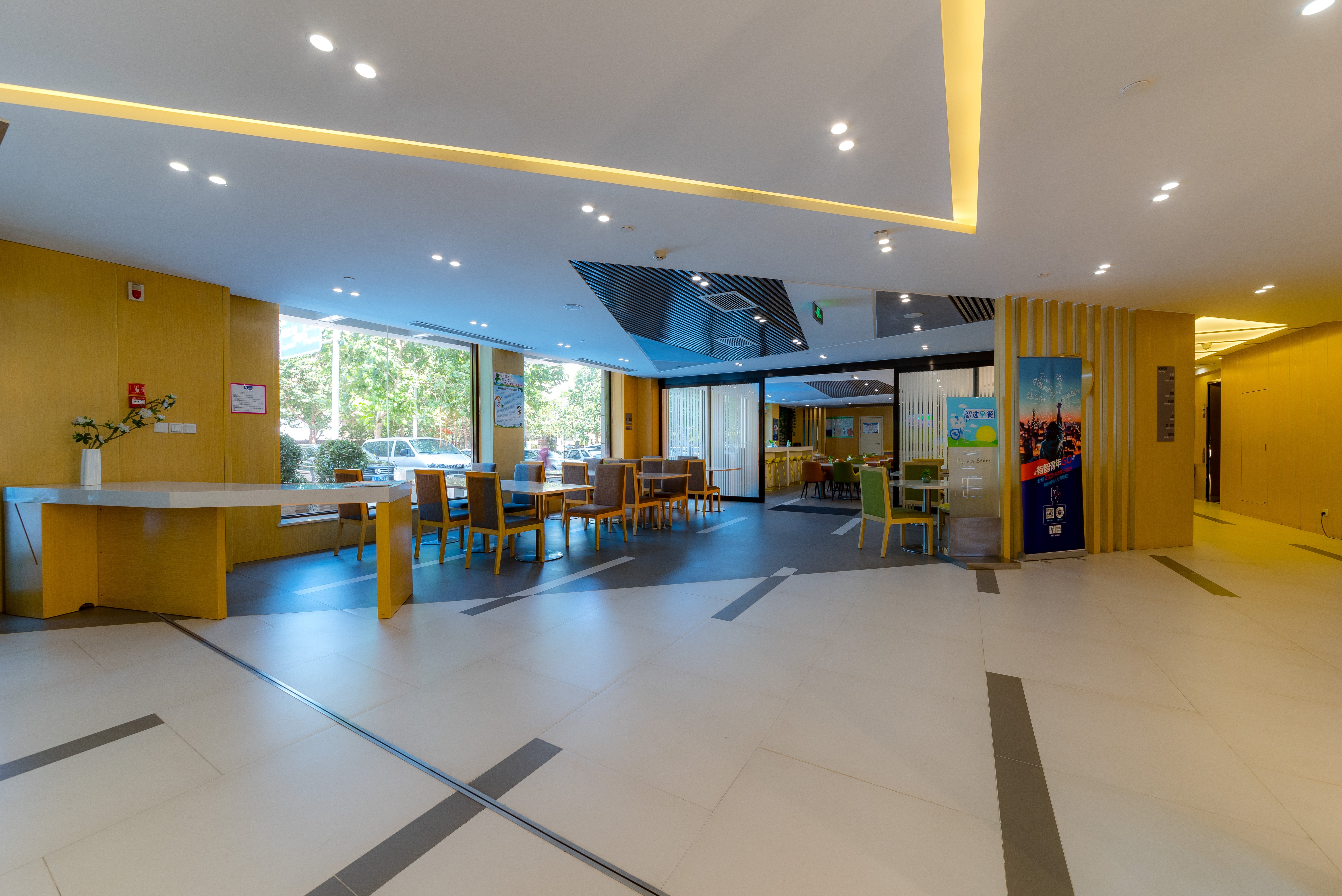 HOLIDAY INN EXPRESS SHIJIAZHUANG HEPING 60/63