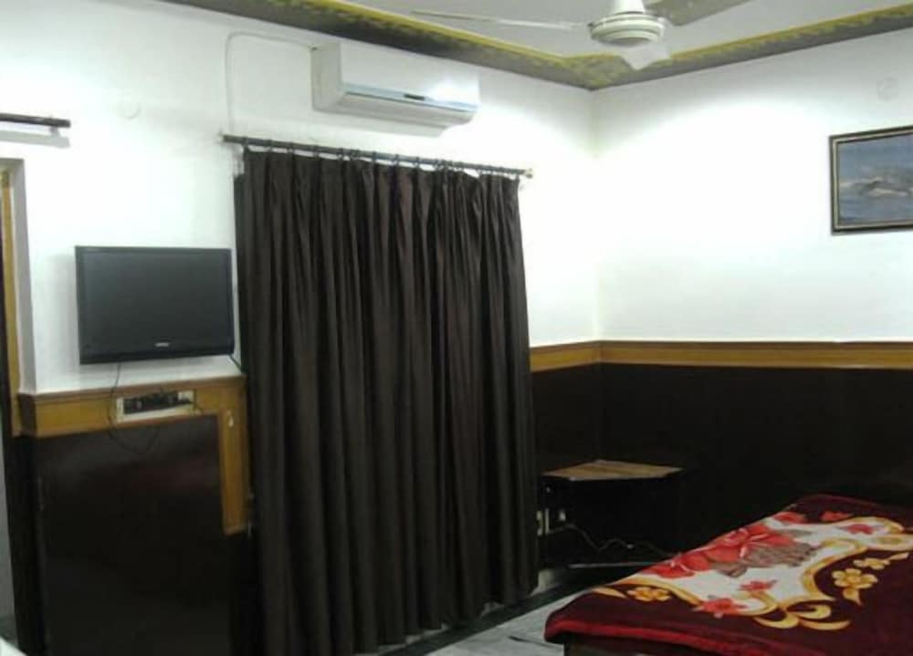 HOTEL AJAY INTERNATIONAL 39/46