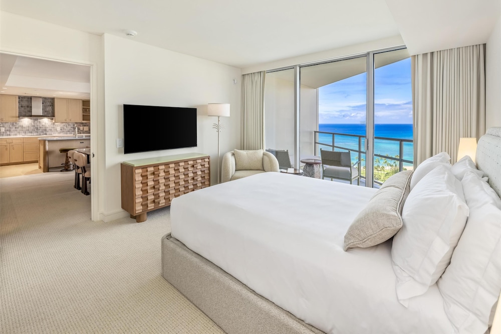 RENOVATED, PREMIUM, LUXURY, SUITE, KING BED, OCEAN VIEW, ACCESSIBLE
