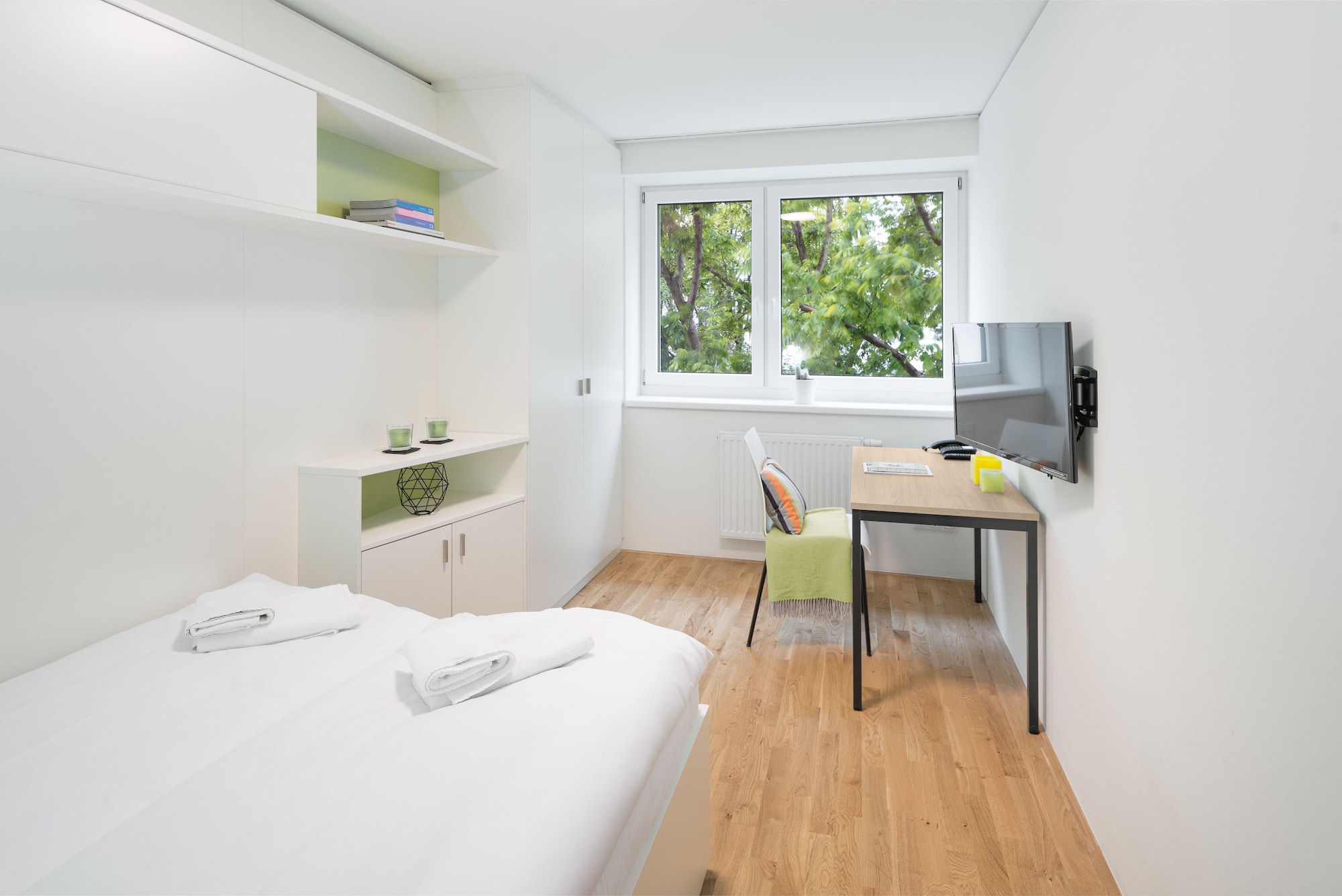 ROOM, DOUBLE BED