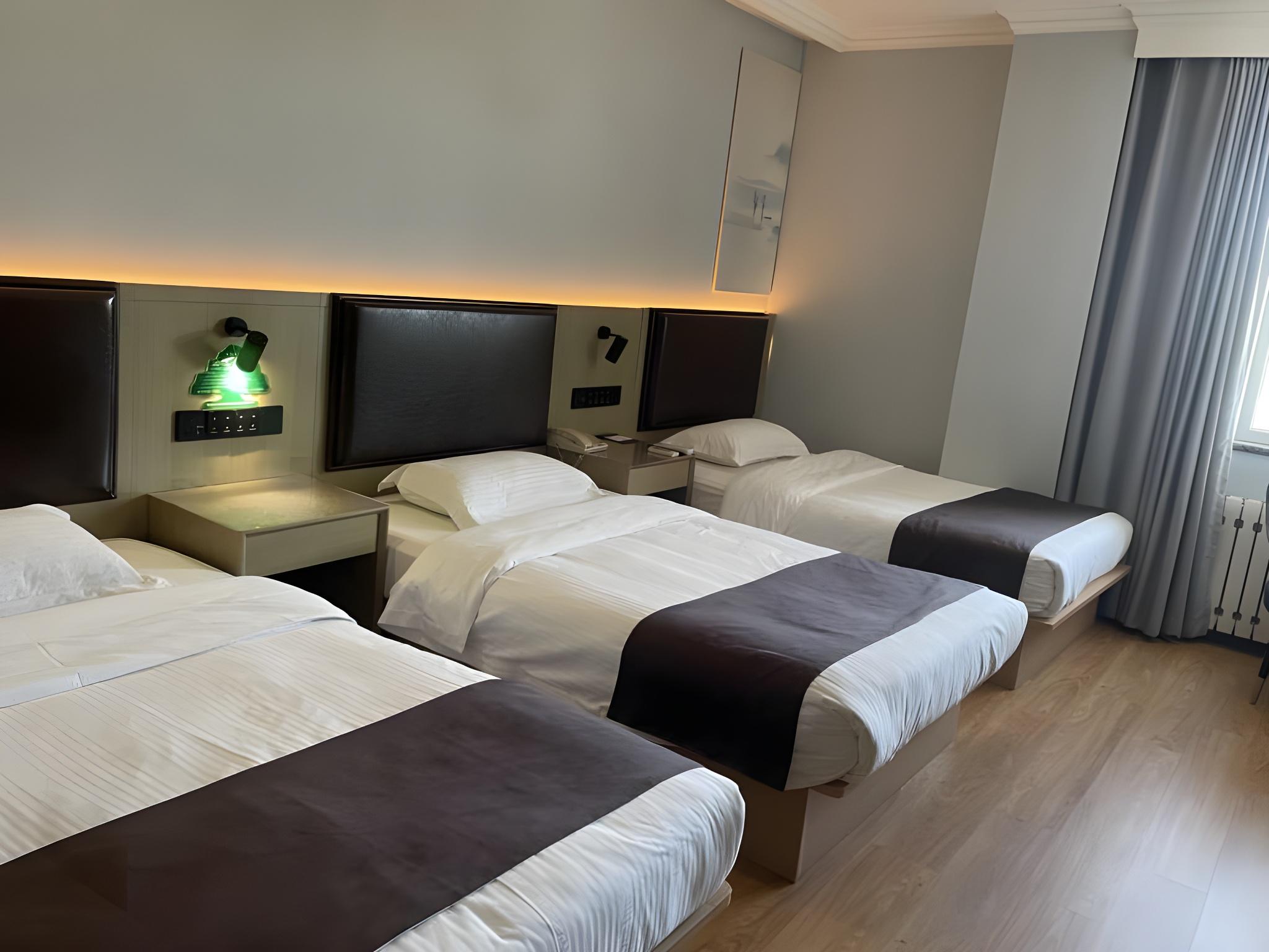 Room, Triple