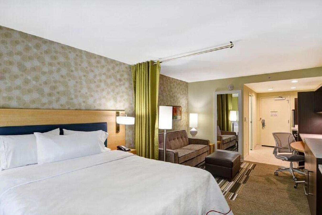 STUDIO, SUITE, KING BED