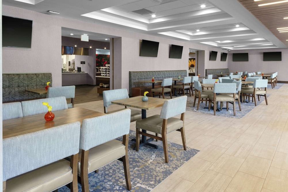 Embassy Suites by Hilton Grand Rapids Downtown, MI 44/59