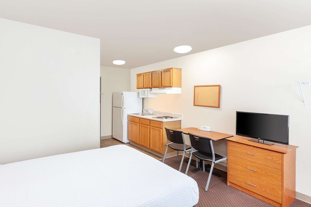 WoodSpring Suites Sioux Falls 13/16