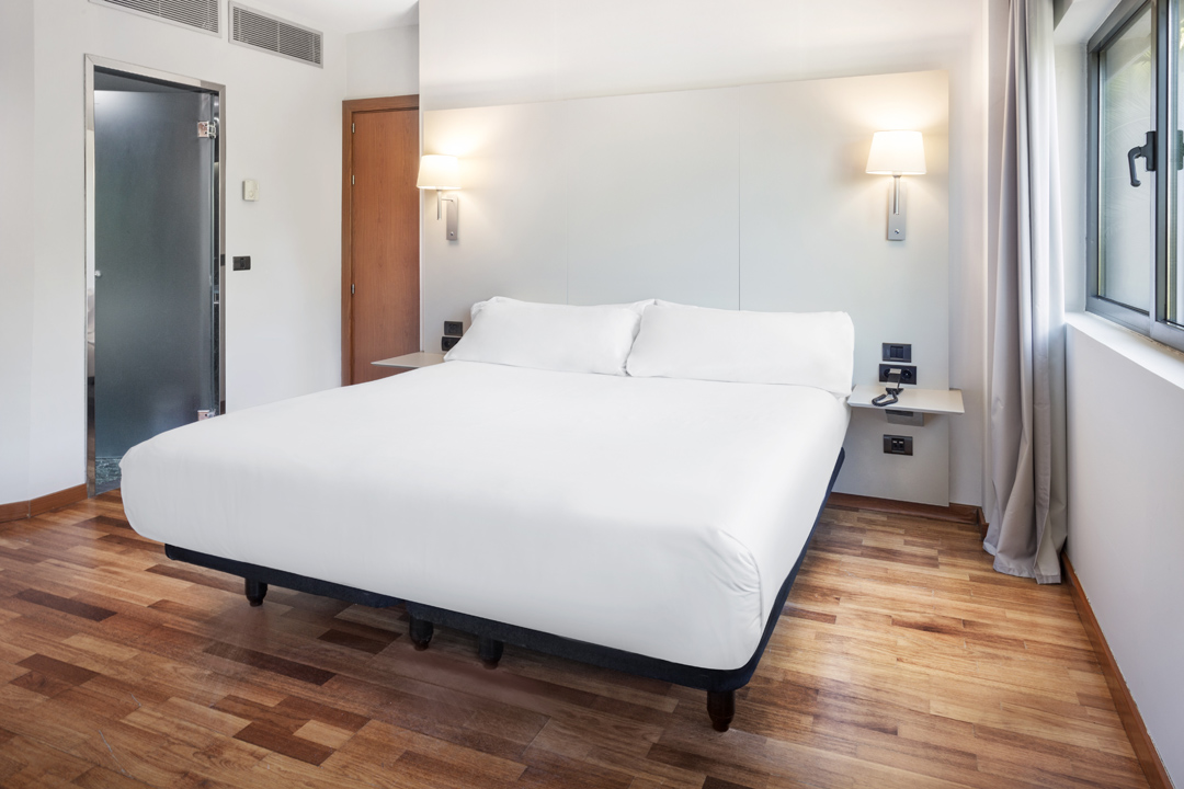 Room at B&B HOTEL Jerez, JEREZ DE LA FRONTERA