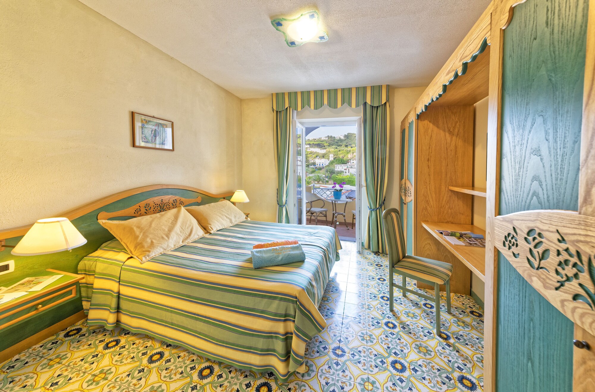 Grand, 1 Double and 1 Single Bed