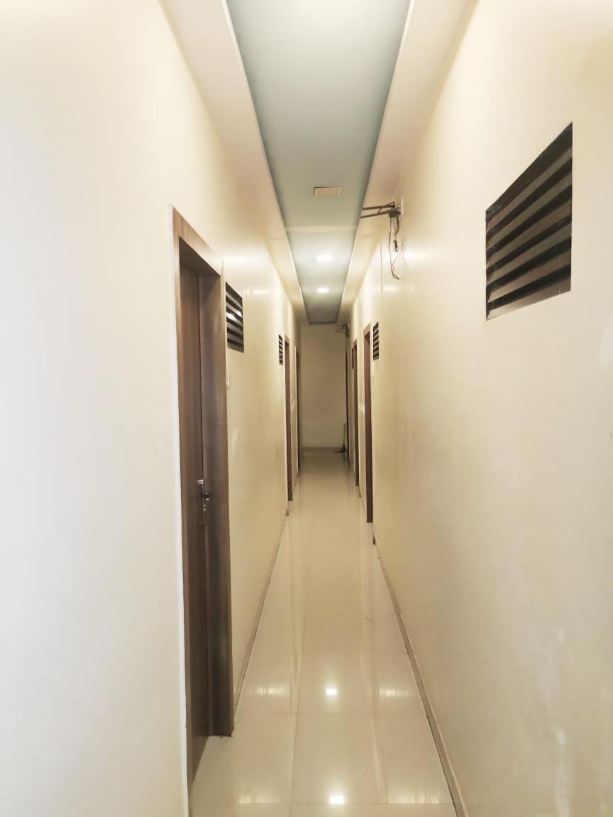 Oyo 10954 Hotel Golden Galaxy 36/50