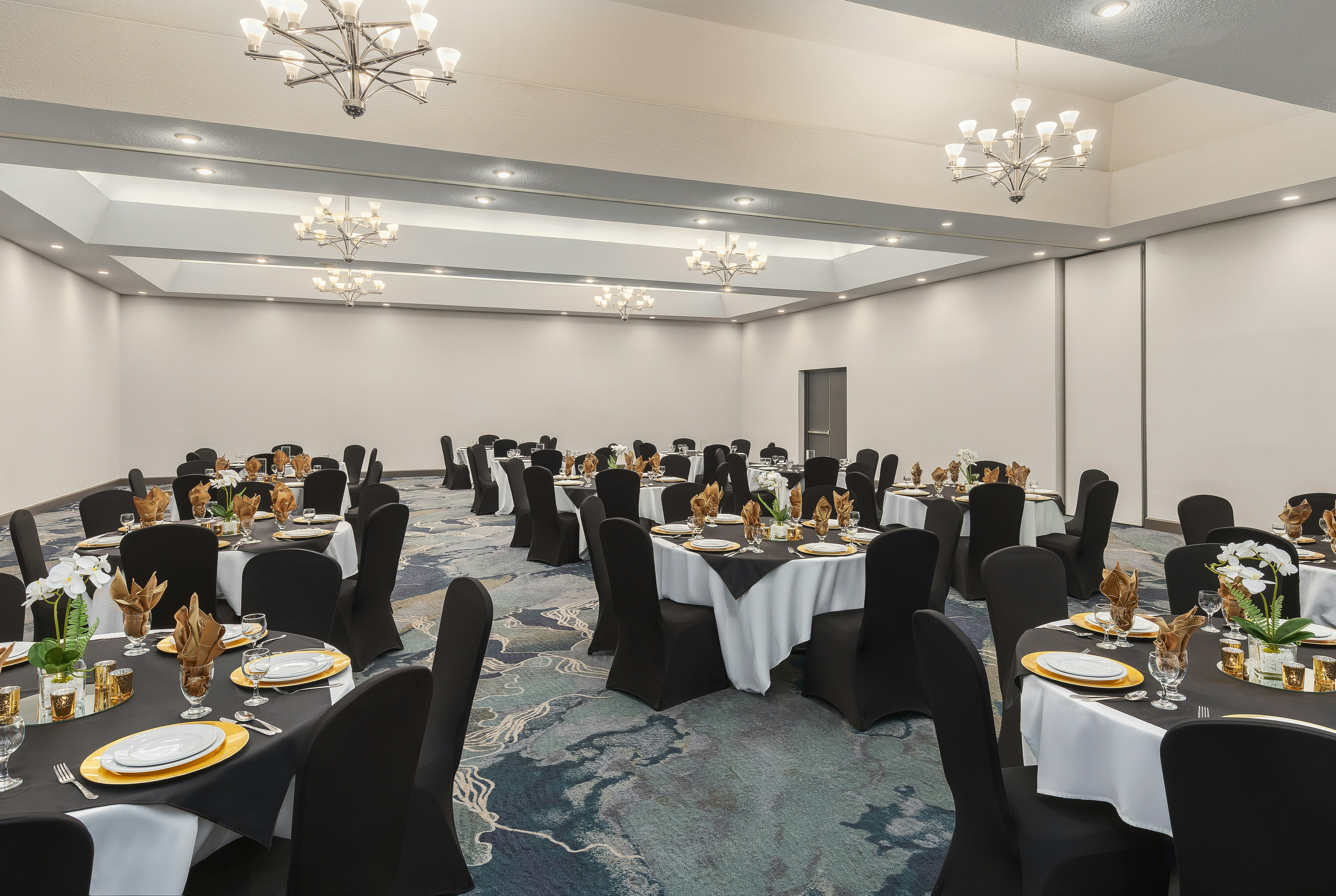 Holiday Inn Oakville Centre 64/81