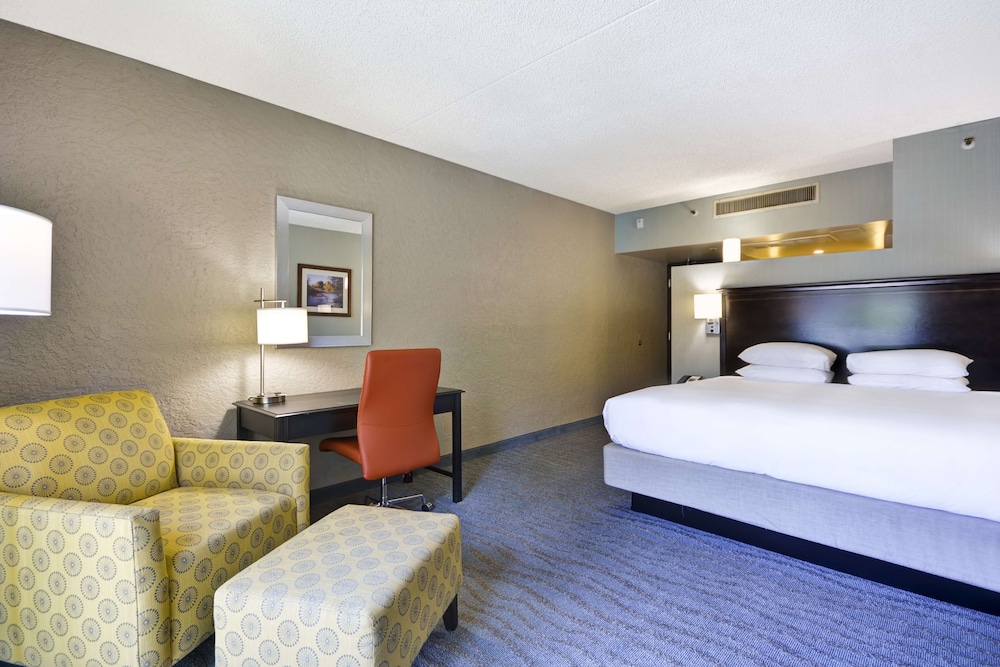 ROOM, KING BED