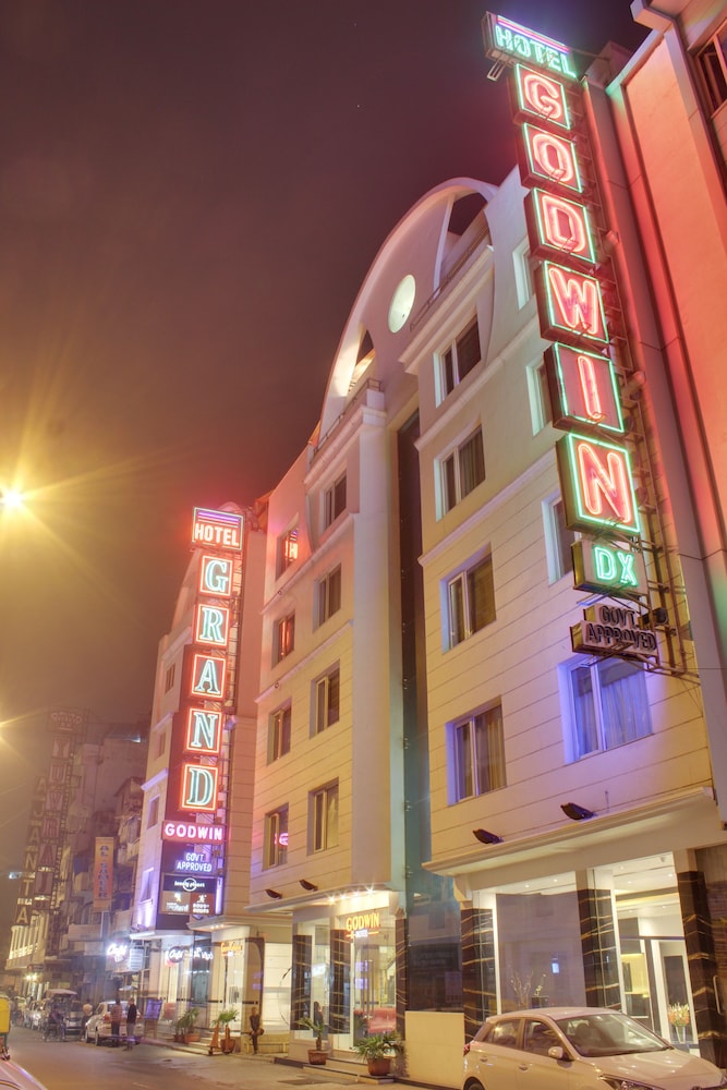Godwin Deluxe Hotel 3/64
