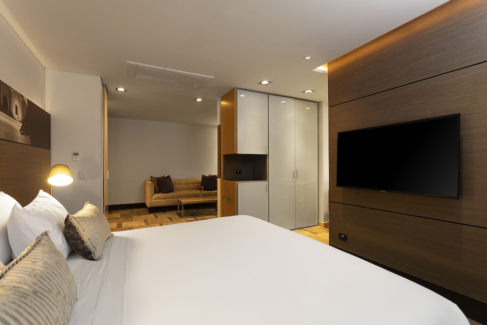 Ek Hotel 17/49