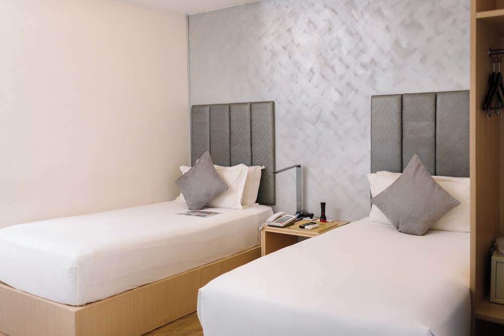 Regency Grand Suites 18/66