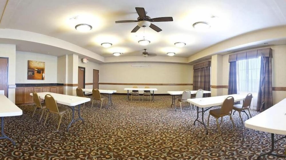 Holiday Inn Express Hotel And Suites Kingsville 46/55