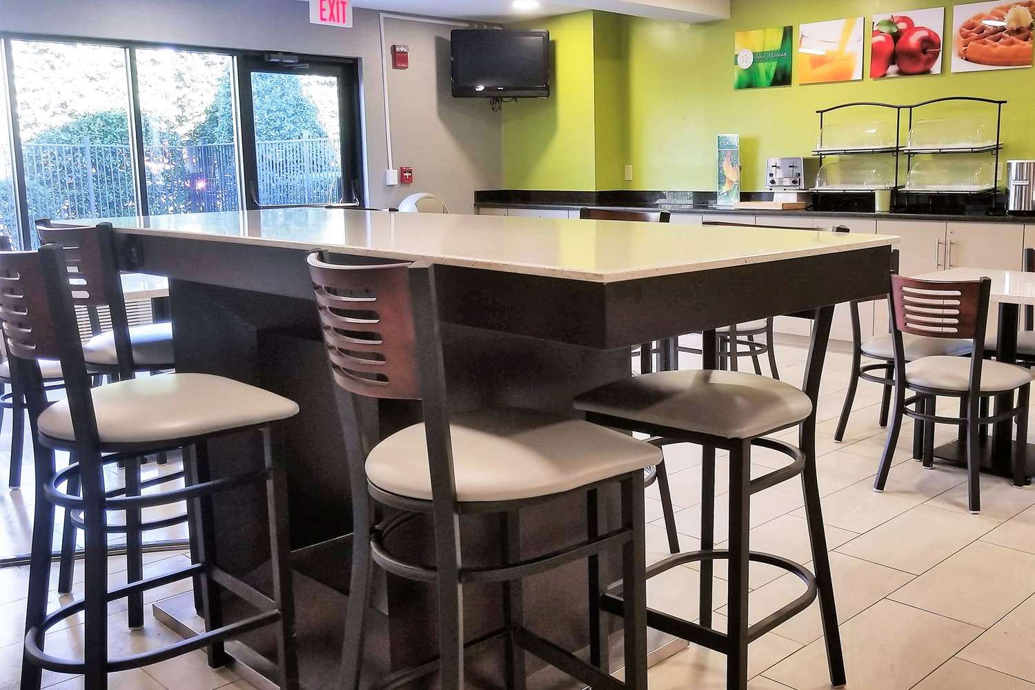 Quality Inn & Suites Raleigh North 8/10