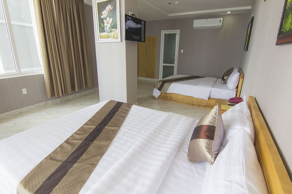 Ngoc Hanh Beach Hotel 42/75