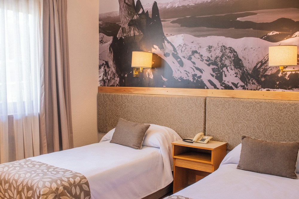 Tres Reyes Hotel 11/50