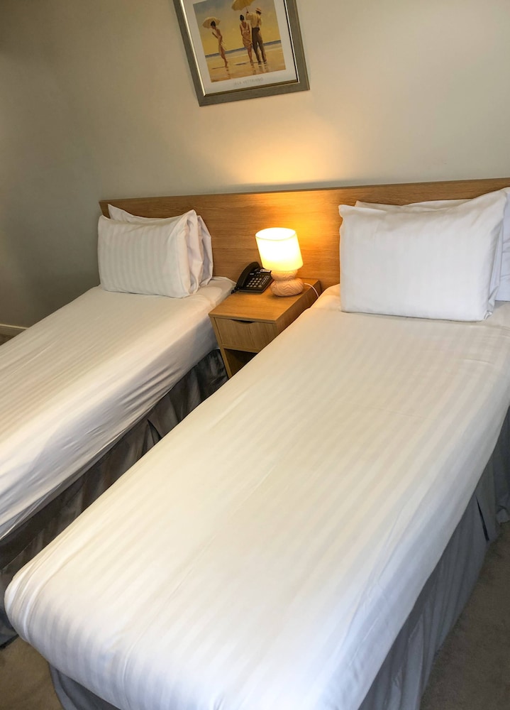 Royal Esplanade Hotel 6/50
