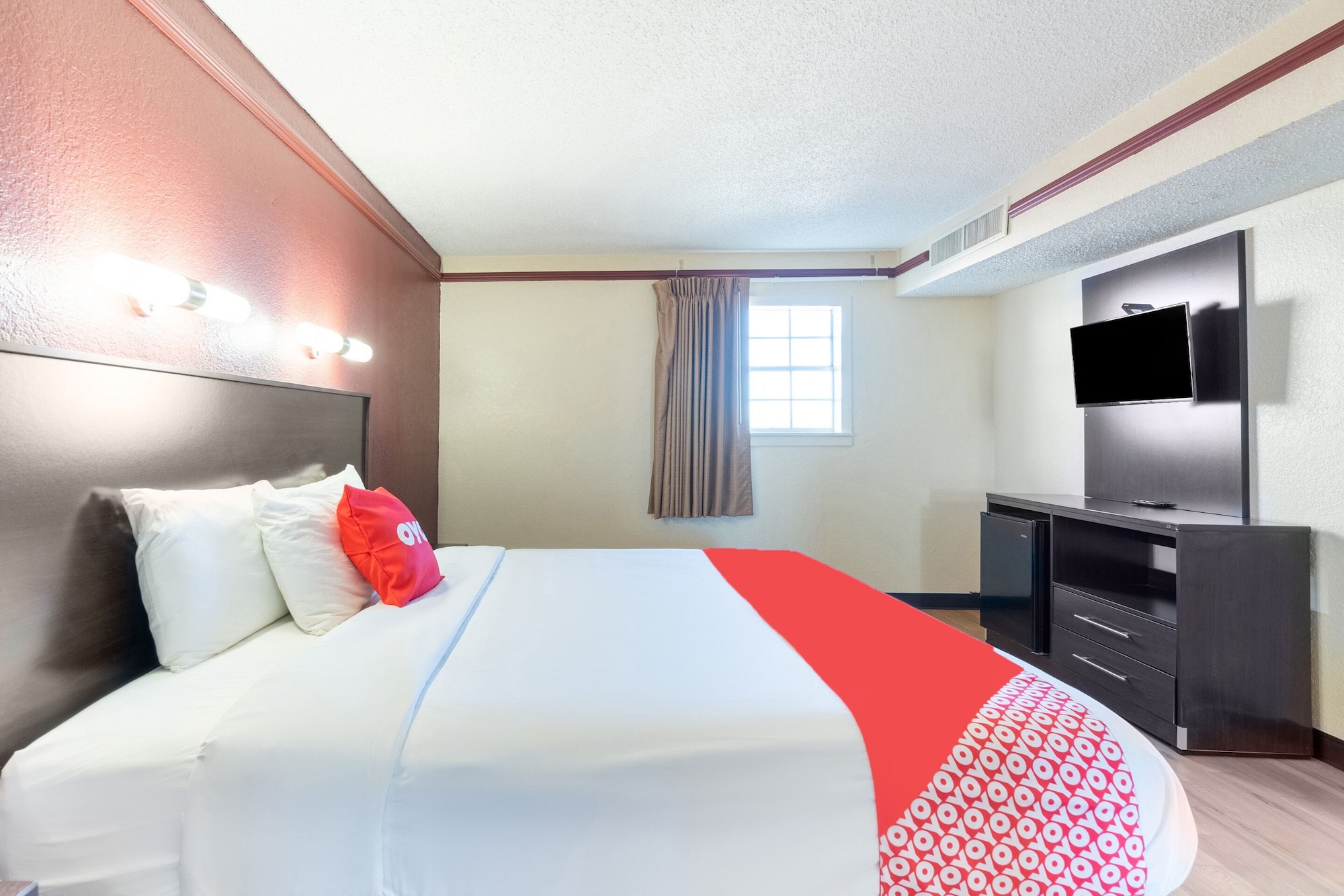 ROOM, QUEEN BED, SMOKING