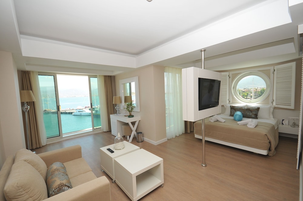 Alesta Yacht Hotel 22/74