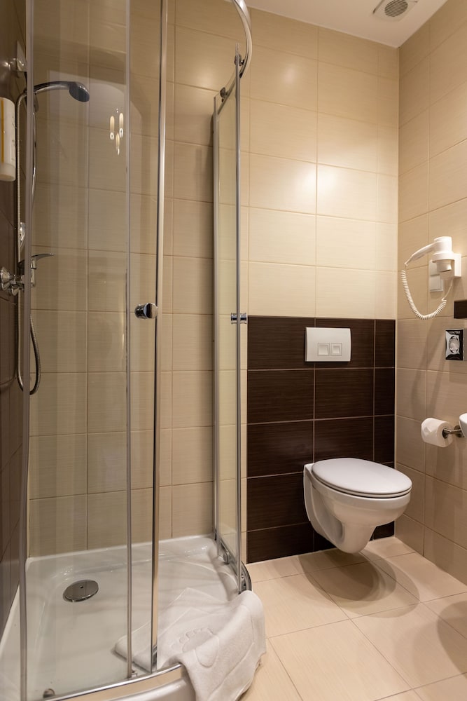 Hotel Maximum 50/50