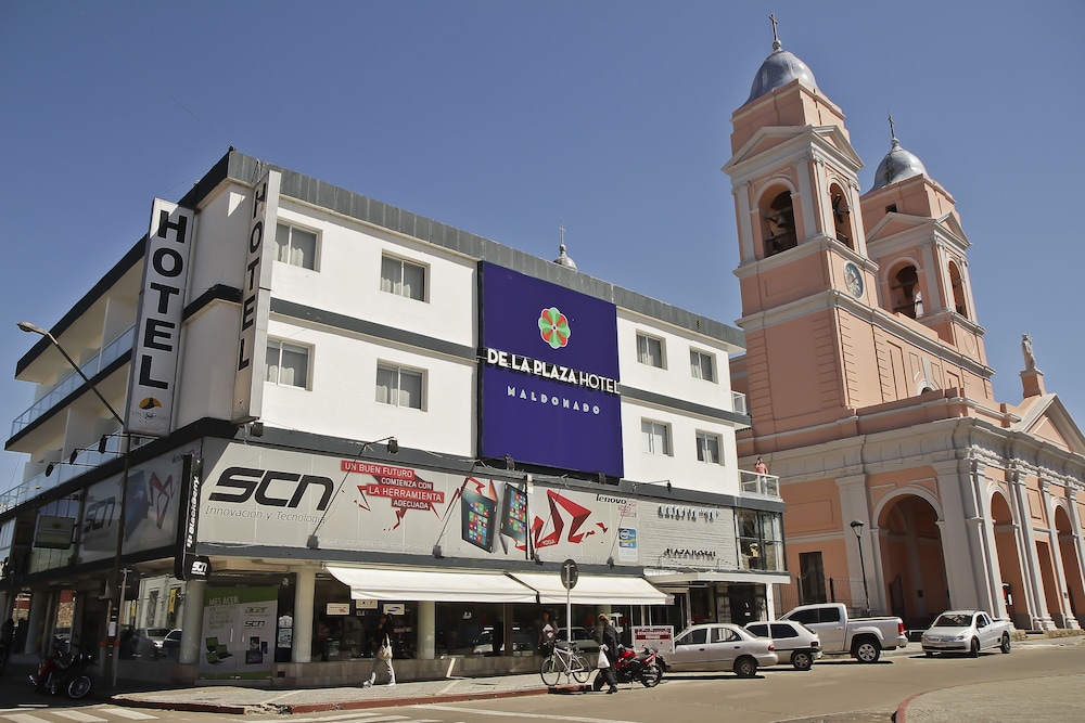 De La Plaza Hotel 1/54