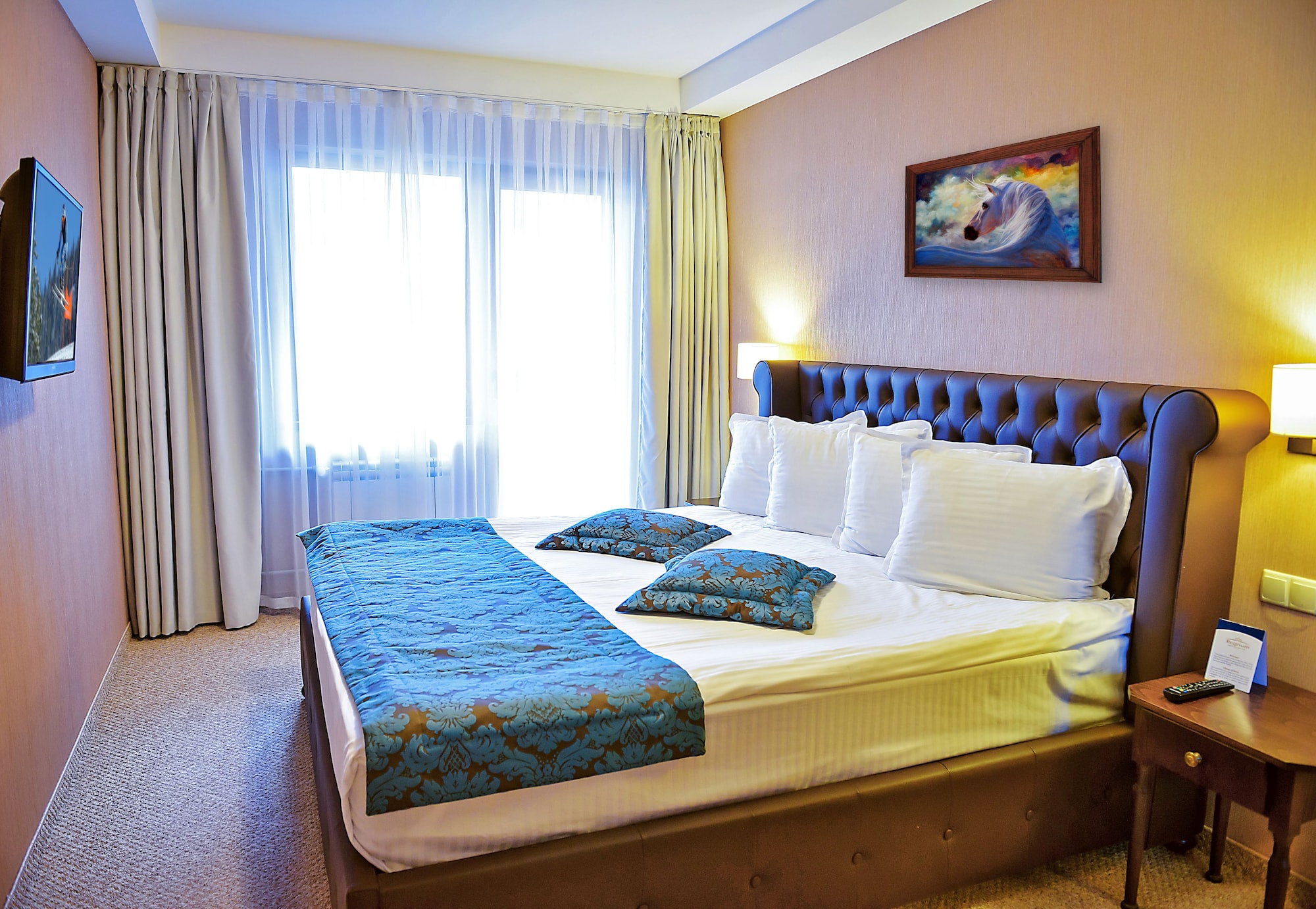 DELUXE, SUITE, MOUNTAIN VIEW