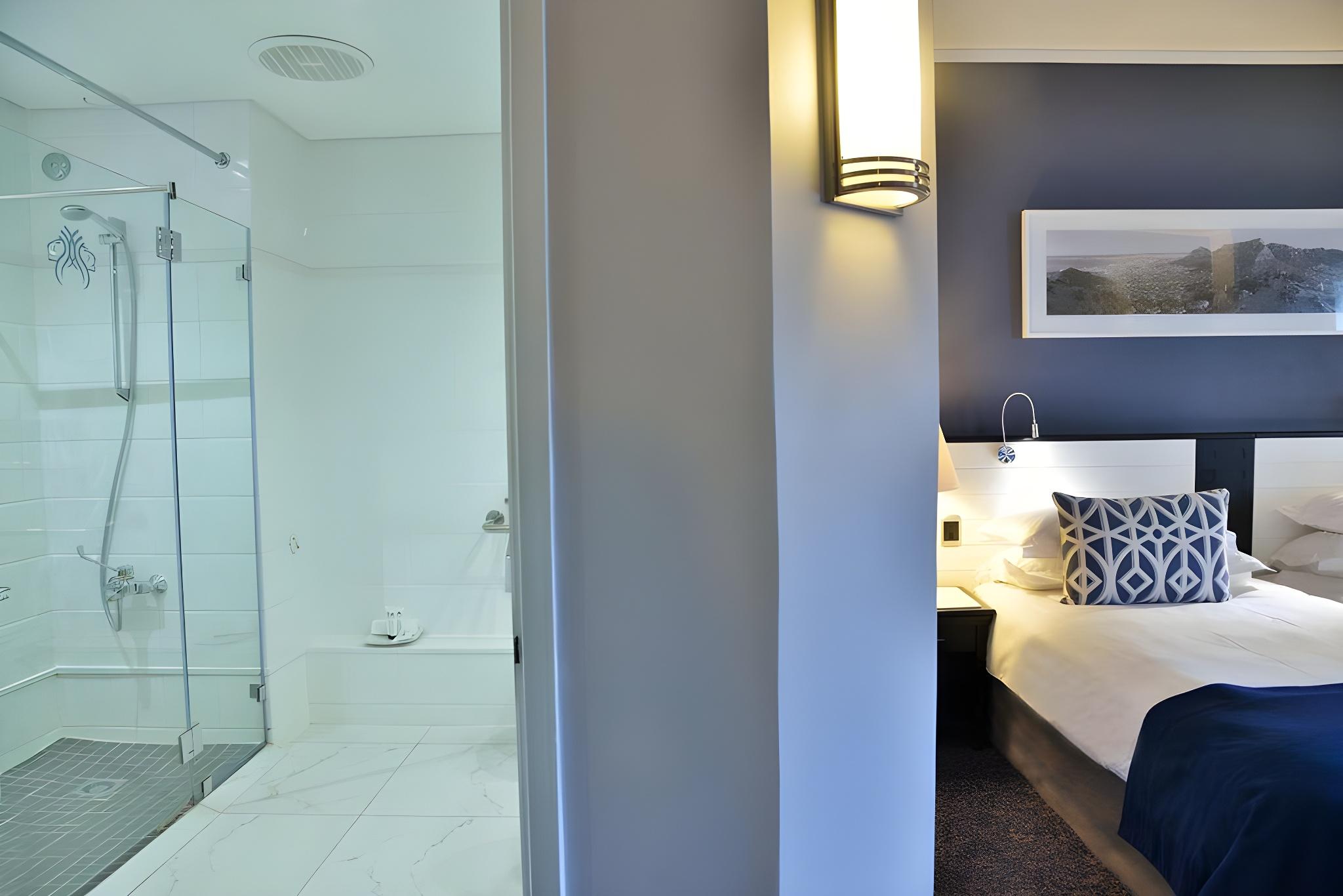 Room, Accessible, The Commodore Hotel 2/2