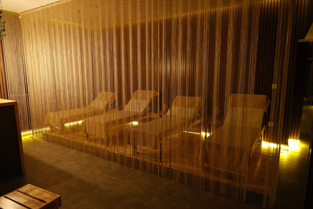 The Hera Platinum Hotel 33/50