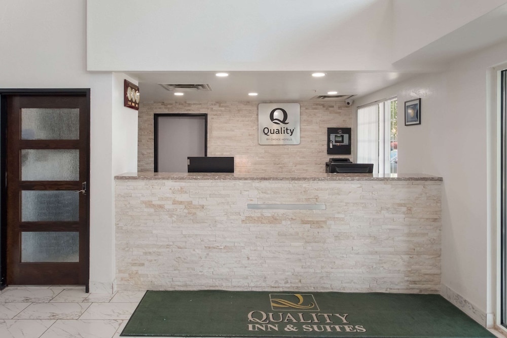 Quality Inn and Suites Airport West 12/57
