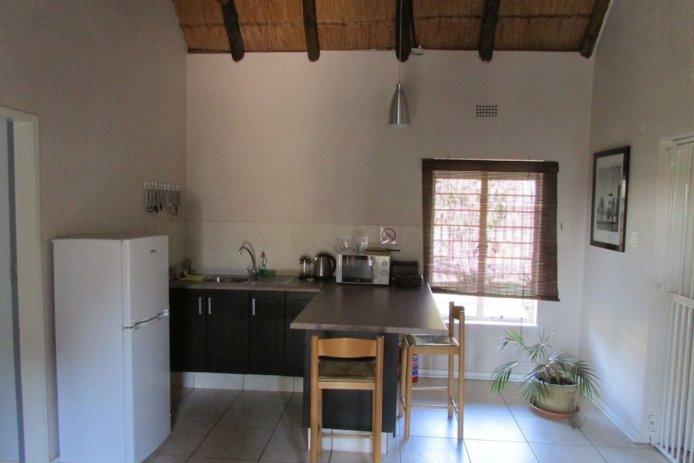Acacia House Executive Suite 12/16