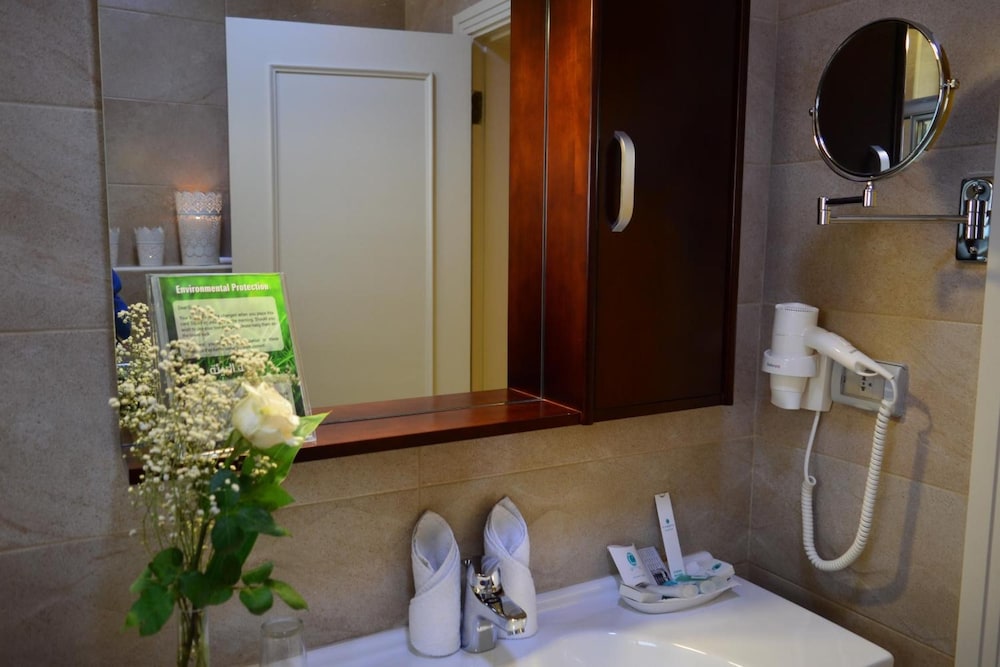 Comfort Hotel Suites 43/48