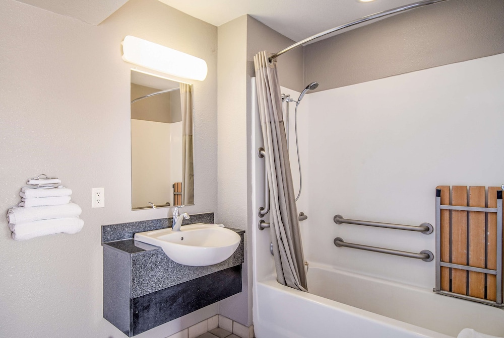 Motel6 Elko, NV 24/50